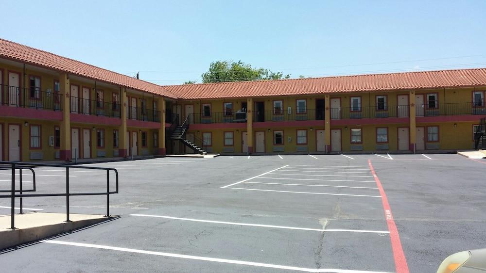 Taylor village inn and suites photo 26