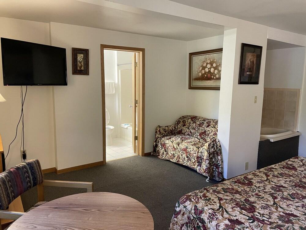 Lakeside Motel photo 32