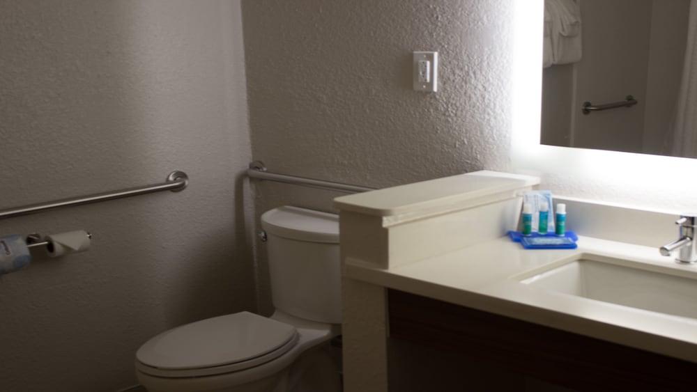 Holiday Inn Express Winfield by IHG photo 19