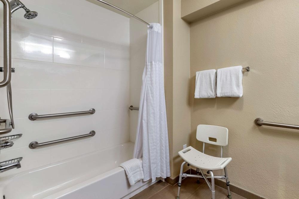 Comfort Inn & Suites Texas Hill Country photo 23