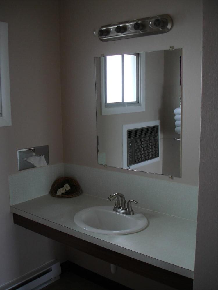 Tops Motel photo 10
