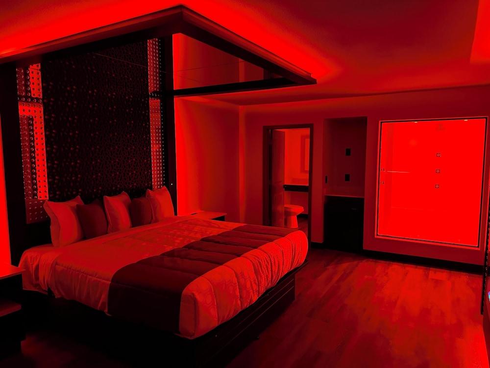 Imperial Suites photo 7