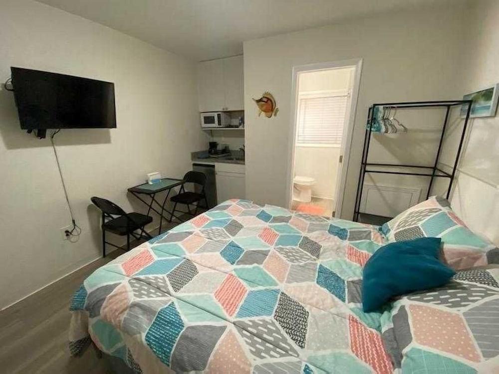 Sun Island Motel photo 82