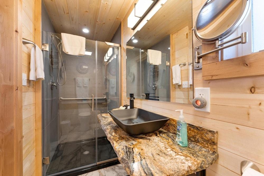 Stone Lizard Lodging photo 67
