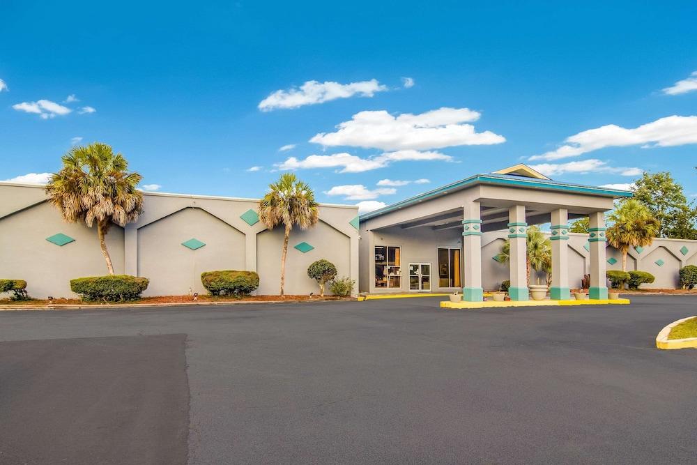 Econo Lodge photo 25