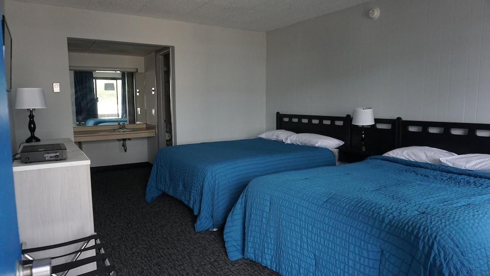 Windjammer Motor Inn photo 5