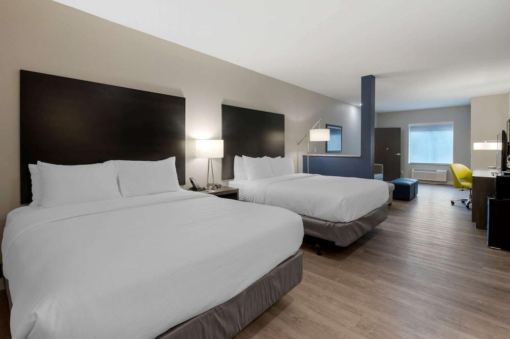 Comfort Suites Cincinnati University - Downtown photo 5