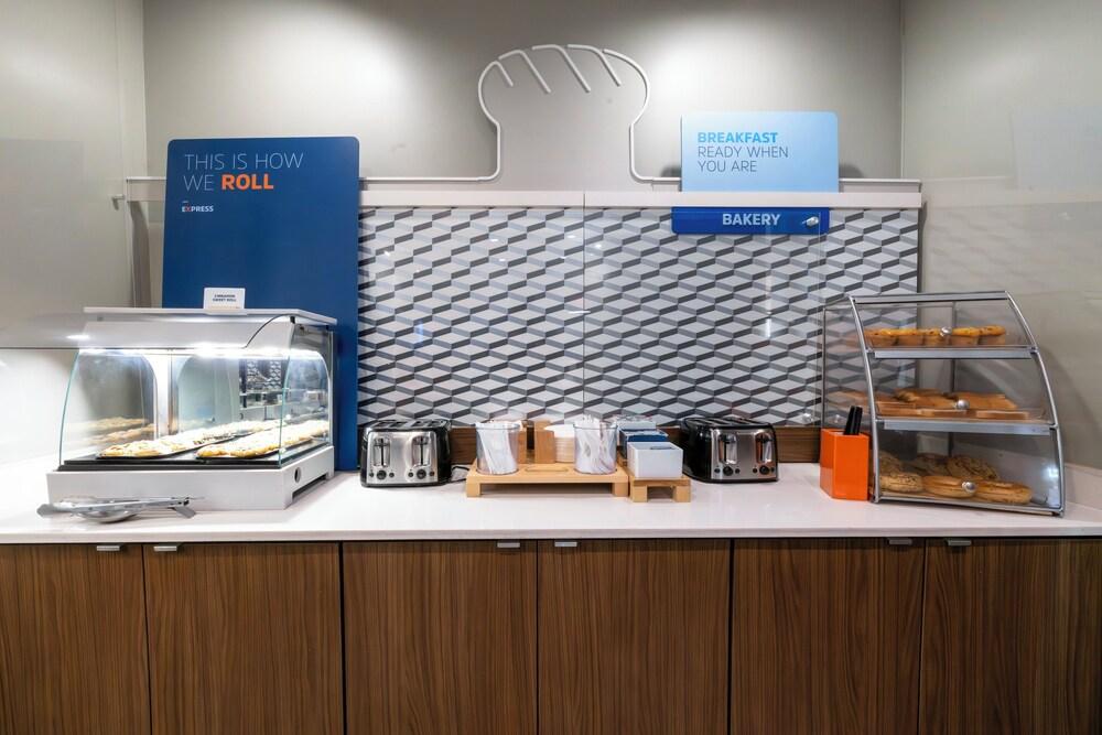 Holiday Inn Express & Suites Dallas Northeast - Arboretum by IHG photo 34
