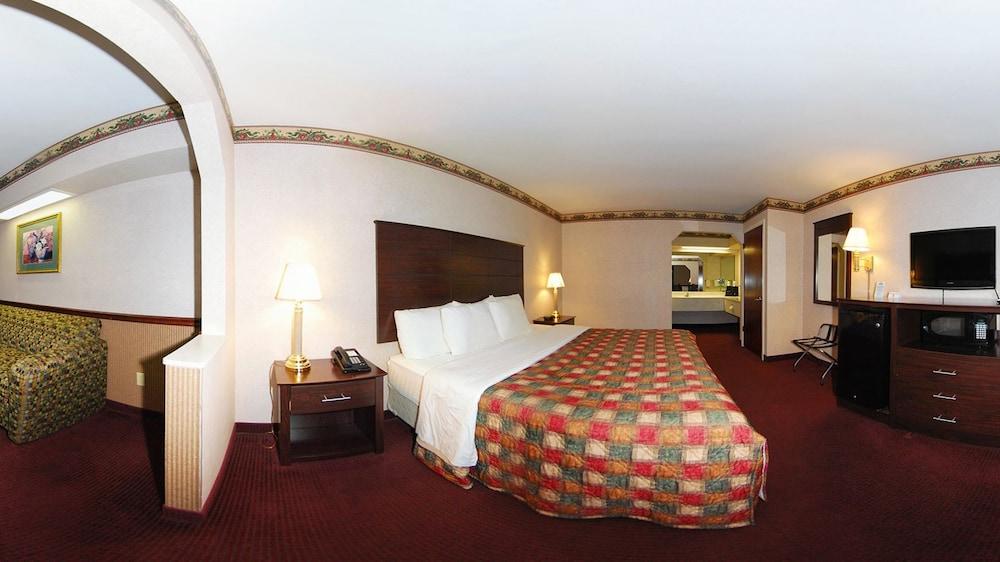 Days Inn & Suites by Wyndham Pine Bluff photo 2
