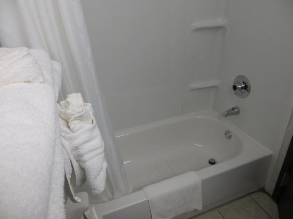 Americourt Hotel photo 36