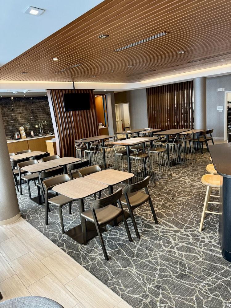 Springhill Suites By Marriott Fargo photo 8