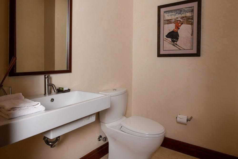 Solaris Residences photo 5