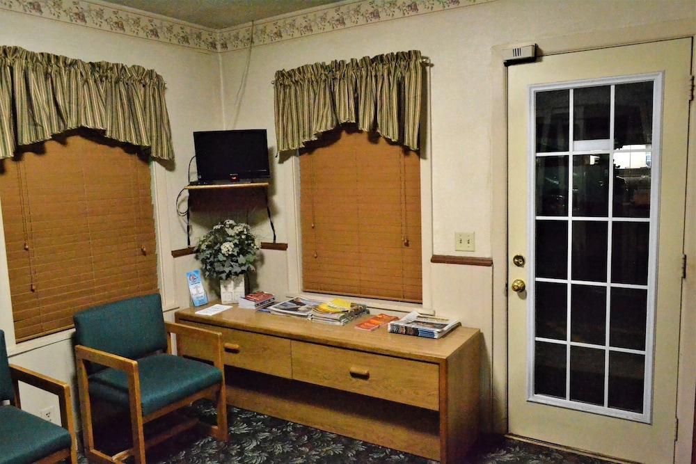 Innkeeper Motel photo 2