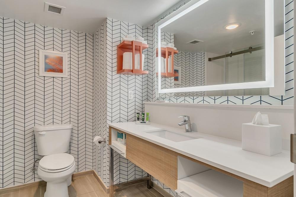 Holiday Inn Express and Suites Destin Miramar Beach by IHG photo 30