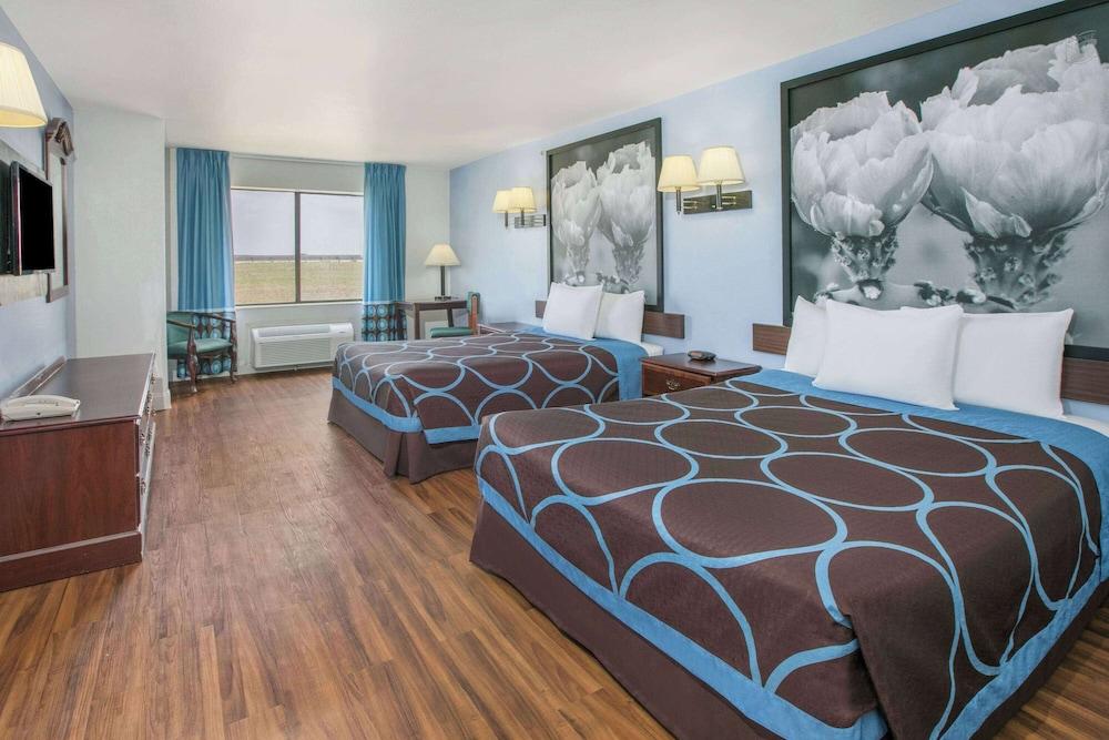 Super 8 by Wyndham Garland North Dallas Area photo 4