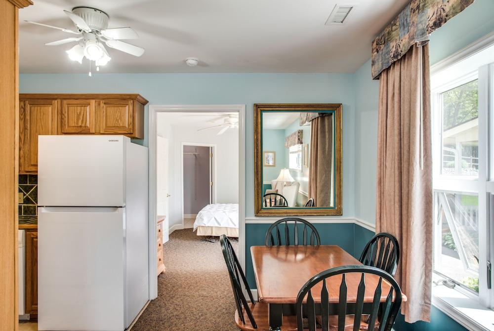 Boxwood Lodge photo 33