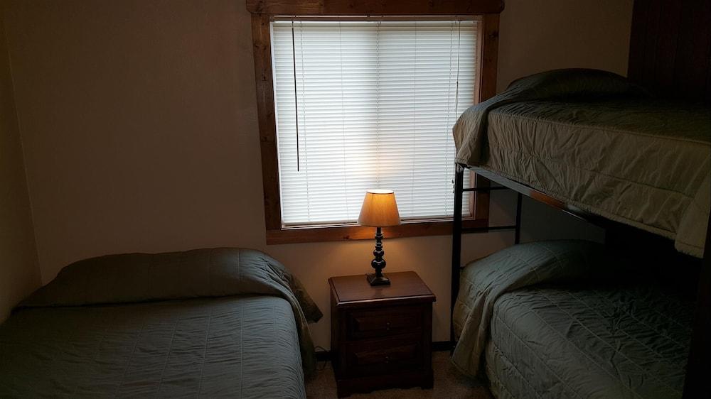 Auslander Condominiums photo 22