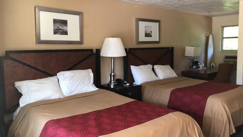 Rodeway Inn photo 50