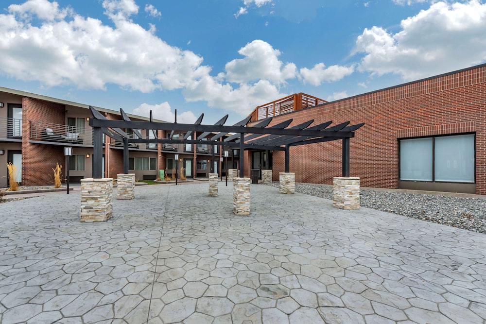 Best Western Premier Denver East photo 54