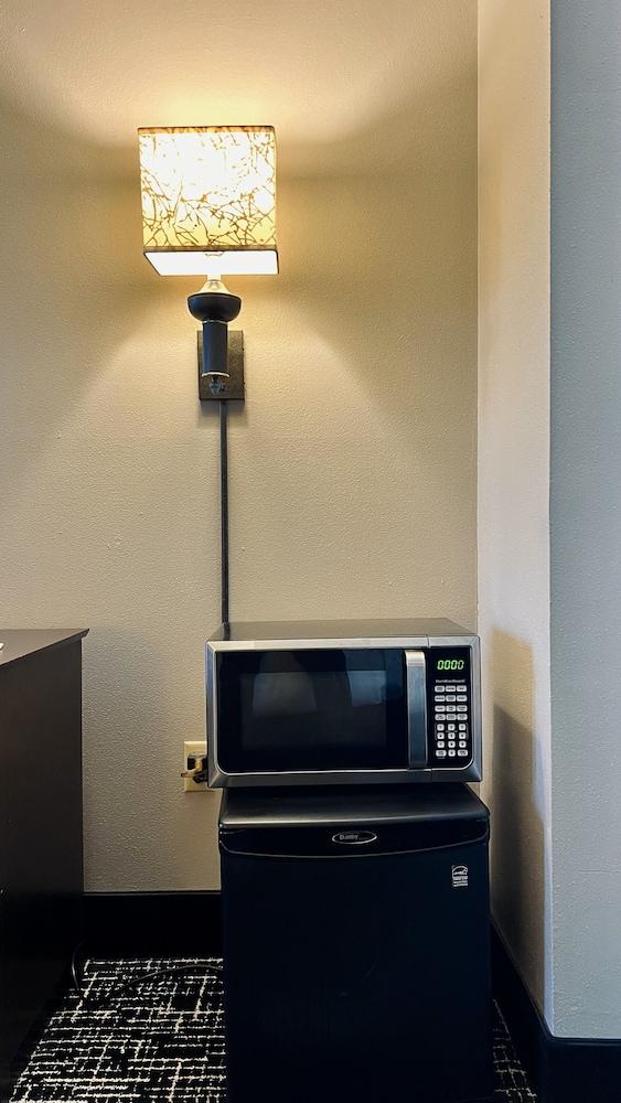 La Quinta Inn by Wyndham Sheboygan photo 15