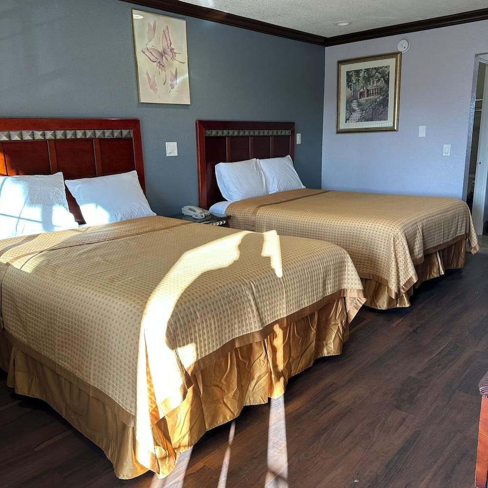 Corona Inn photo 4