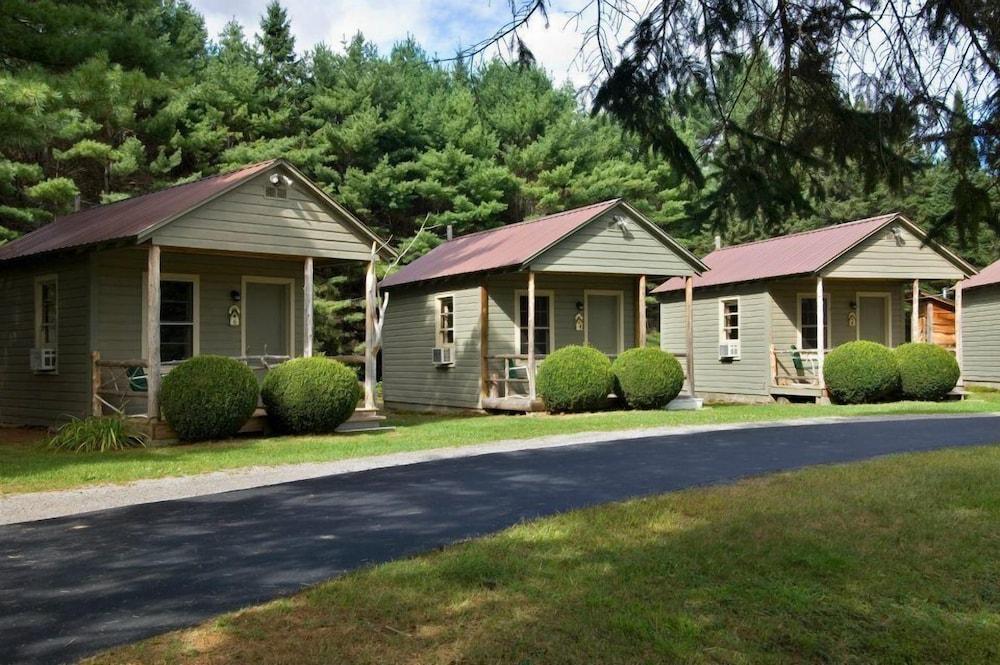 Pine Tree Motel & Cabins photo 19