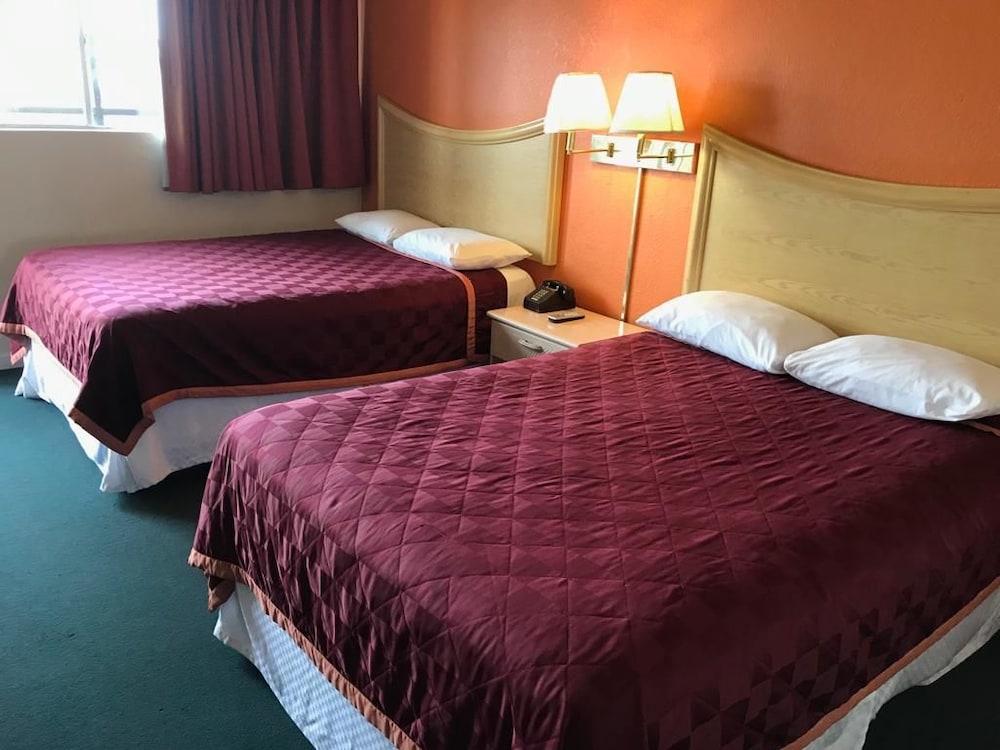 Budget Inn photo 3