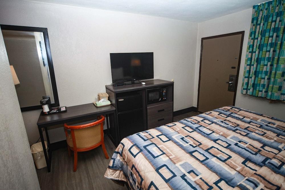 Relax Inn photo 13