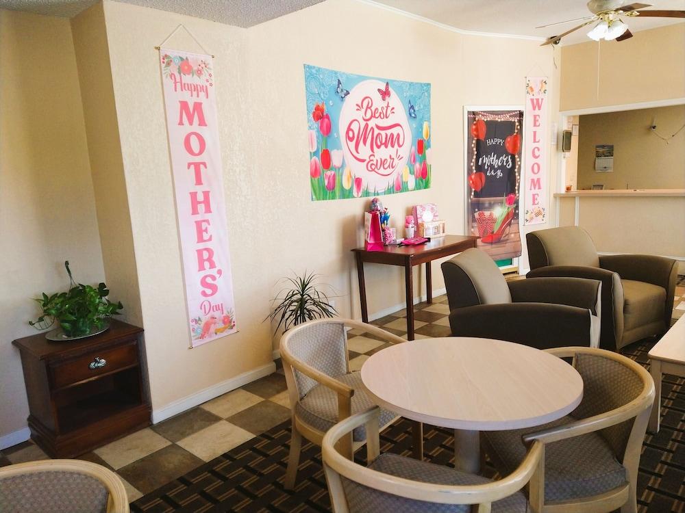 Grand View Plaza Inn & Suites photo 42