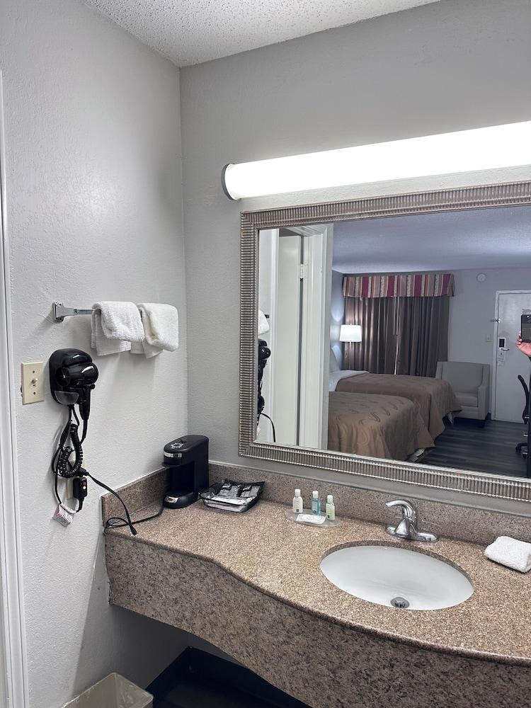 Quality Inn photo 12