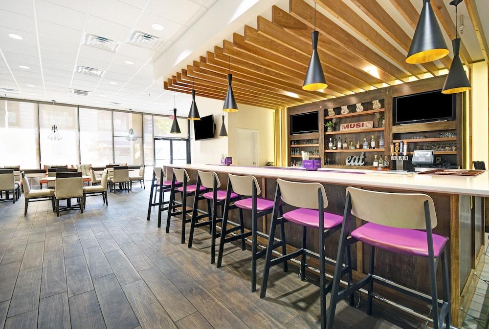 Holiday Inn Downtown Memphis by IHG photo 35