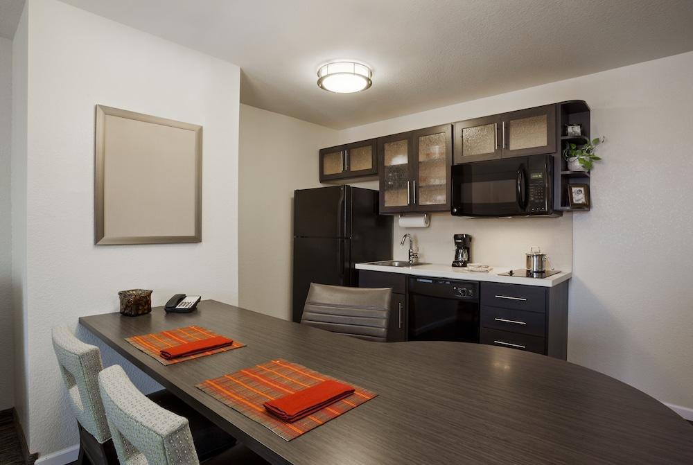 Candlewood Suites College Station At University by IHG photo 3