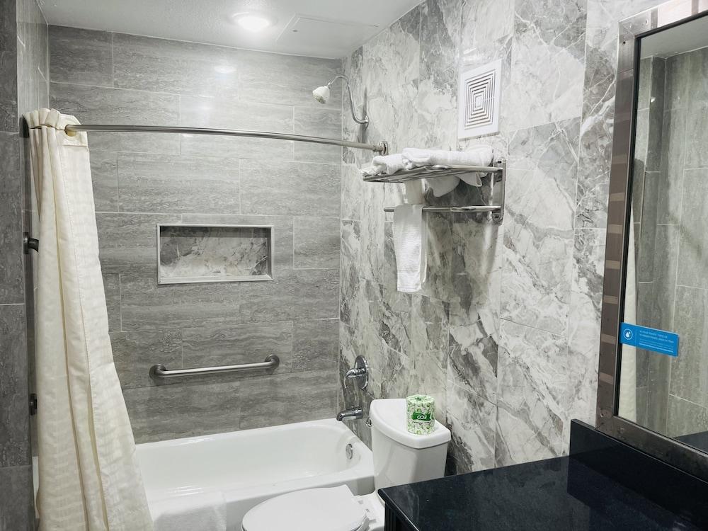 Town House Motel photo 18
