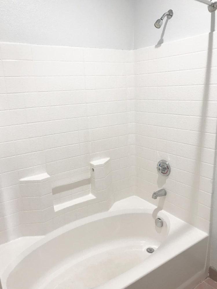 Bestway Inn photo 24