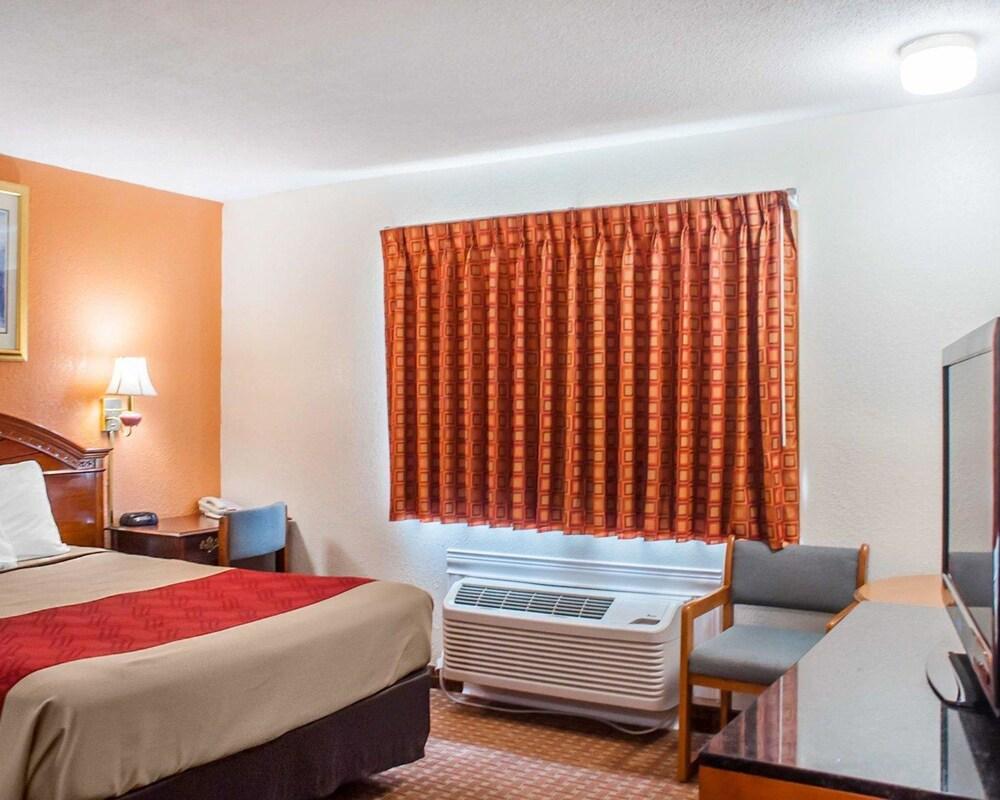 Econo Lodge Cuba I-86 photo 23