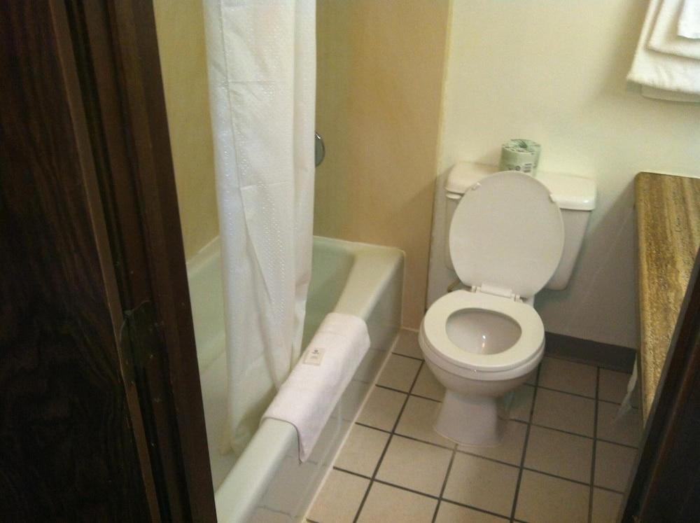 Heritage Inn photo 32