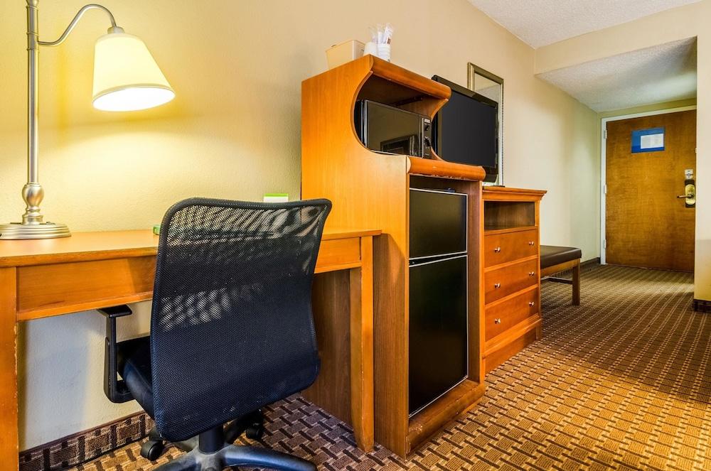 Quality Inn Lumberton North photo 19