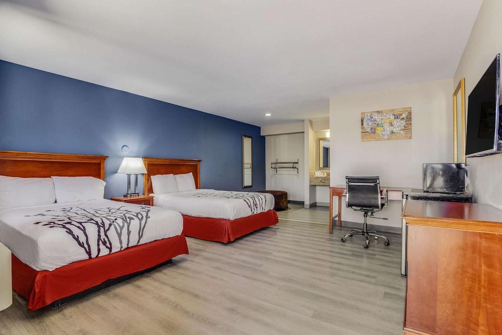 Econo Lodge Inn & Suites Enid South photo 18