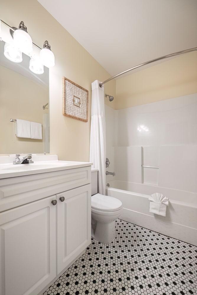 Hampton Inn & Suites Roanoke Airport photo 26