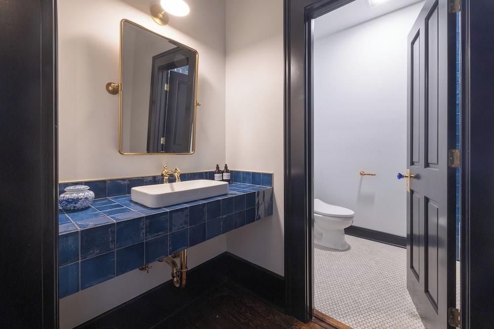 Hotel Hardware photo 4