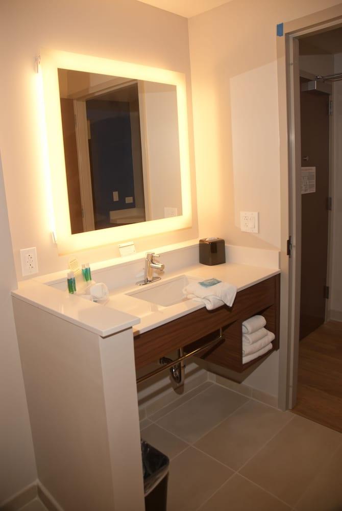 Holiday Inn Express & Suites Decatur by IHG photo 4