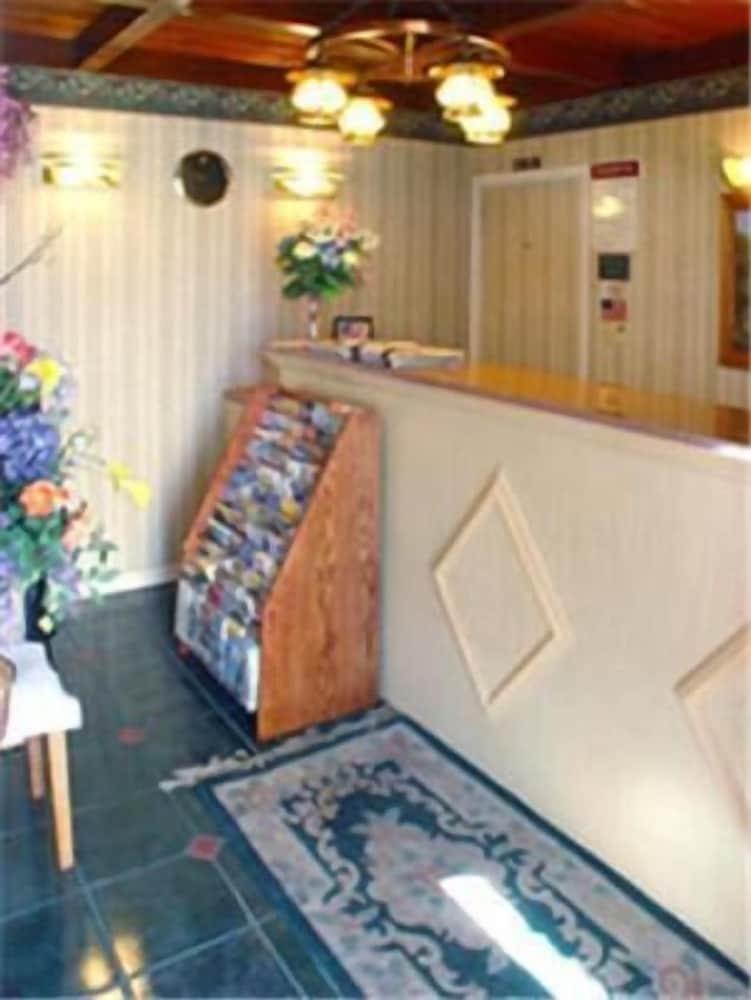 Cloverdale Oaks Inn photo 2