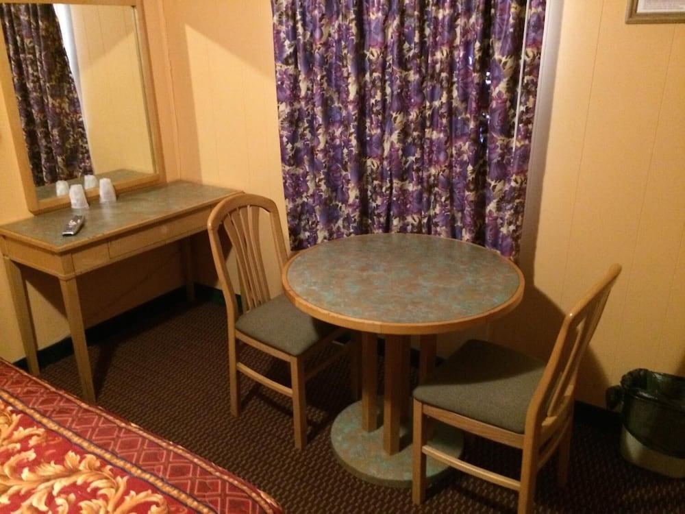 Simpson's Motel photo 6