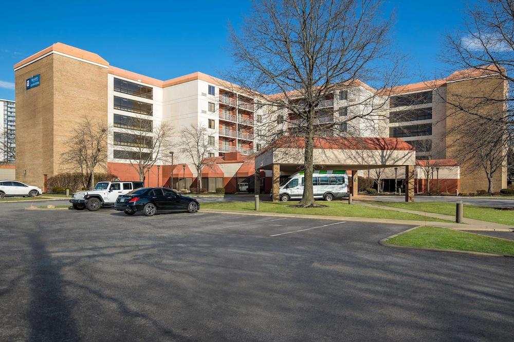 Hotel RL Cleveland Airport West photo 16