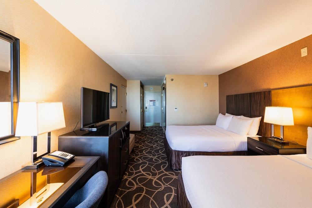 Crowne Plaza Newark Airport by IHG photo 6