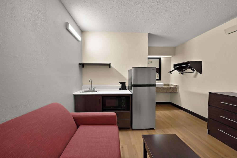 Suburban Studios Peoria photo 19