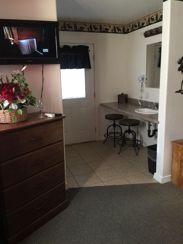 Rustic Inn Motel photo 82