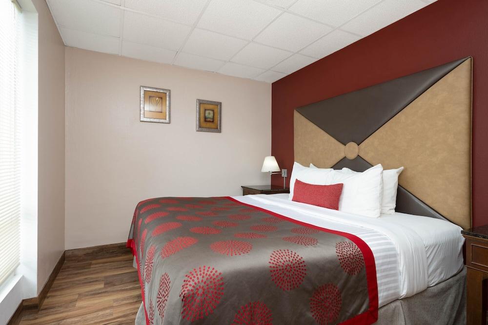 Ramada by Wyndham Albert Lea photo 22