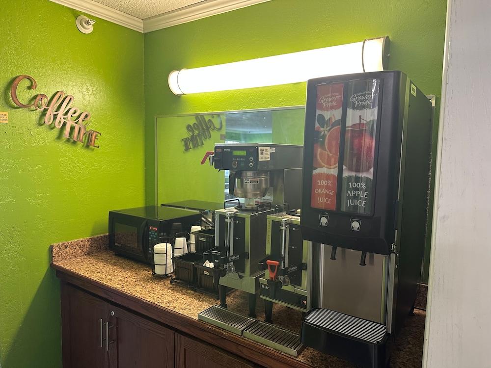 La Quinta Inn by Wyndham Omaha Southwest photo 21