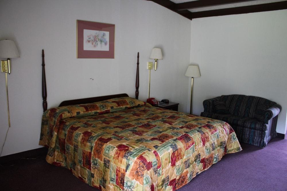 Hometown Inn Staunton photo 4